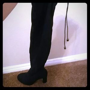 Black boots from fashion nova